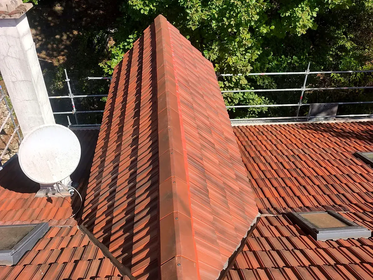 Réfection de toiture en tuiles à Buc (78)