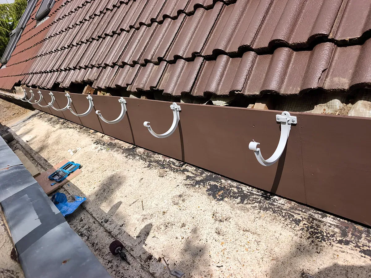 Remplacement de gouttières à Guyancourt (78) : en cours